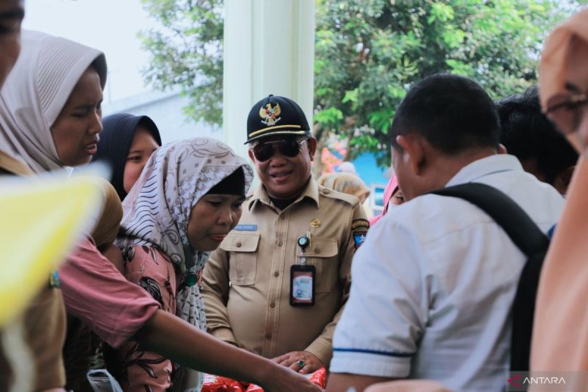 Operasi Pasar Diskoumperindag Serang Diserbu Emak-Emak, Harga Sembako Lebih Murah