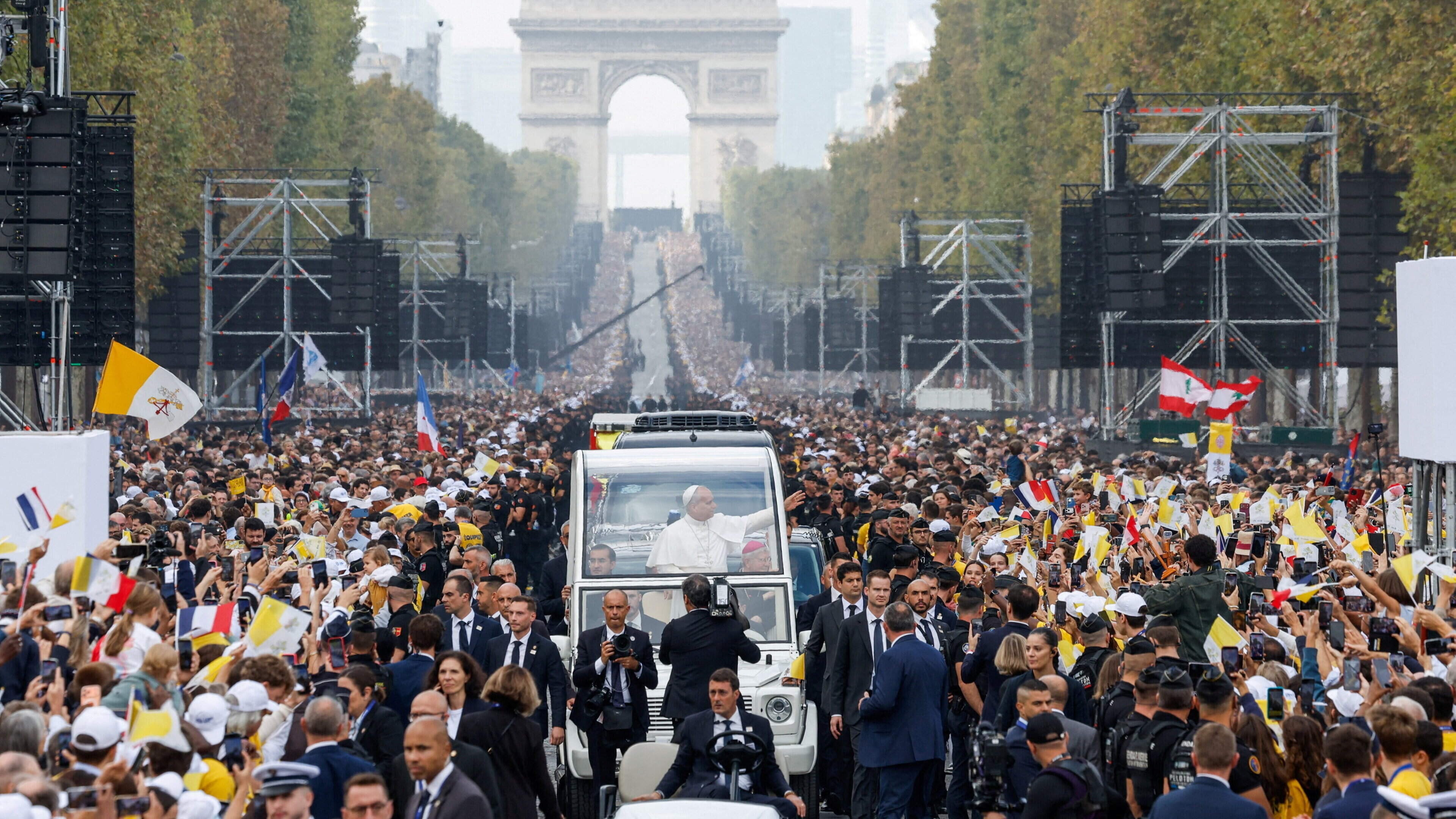Pope Leo XIV's Paris Mass Draws 800,000 as France Looks to Faith Ahead of Election