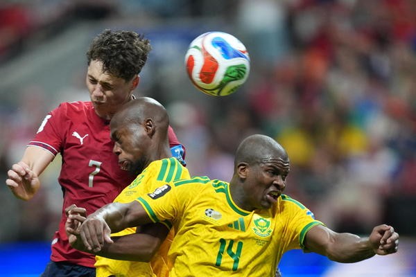 Mondial 2026: Tchéquie s'effondre, arbitrage woké en vedette