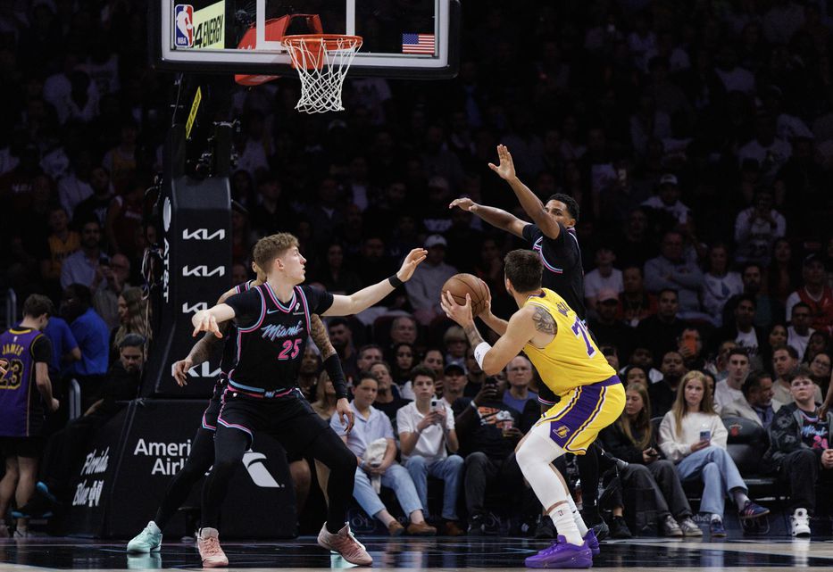 Doncic anota 60 puntos mientras Lakers dominan la NBA