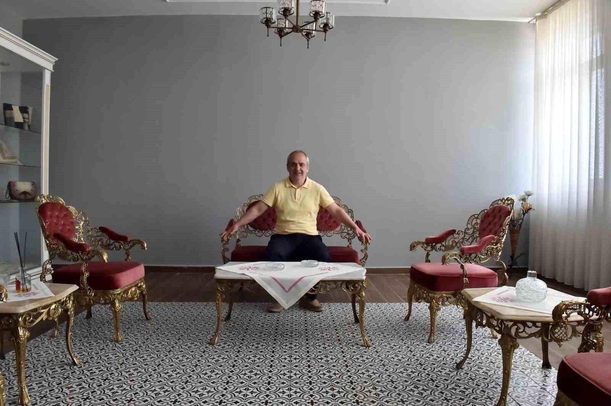 Erzurum'un Tarihî Köşe Takımında Zeki Müren'in İzi