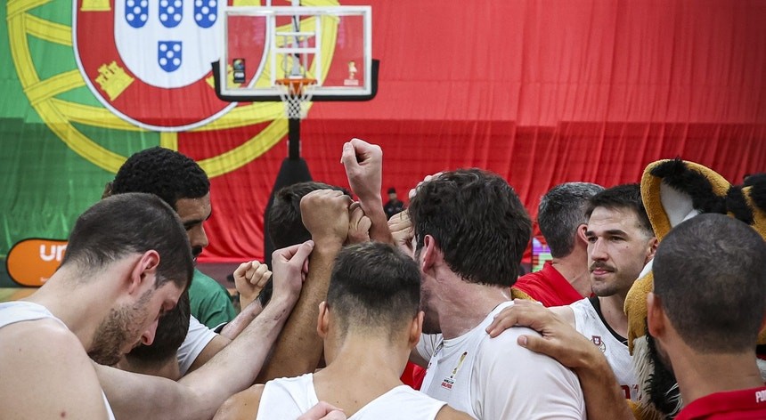 Portugal humilha a Grécia em Atenas e segue em frente na luta pelo Mundial
