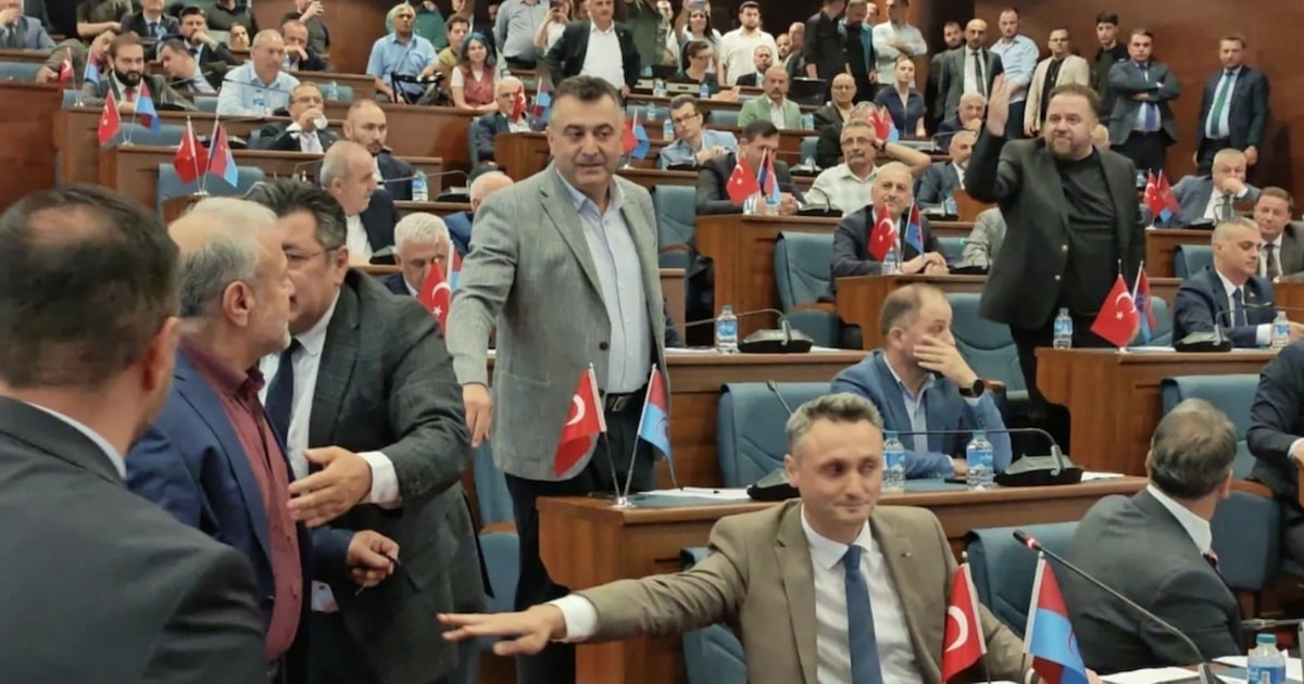 Trabzon’da Türk Birliği Ruhu Çiğnendi: CHP Meclisi Terk Etti