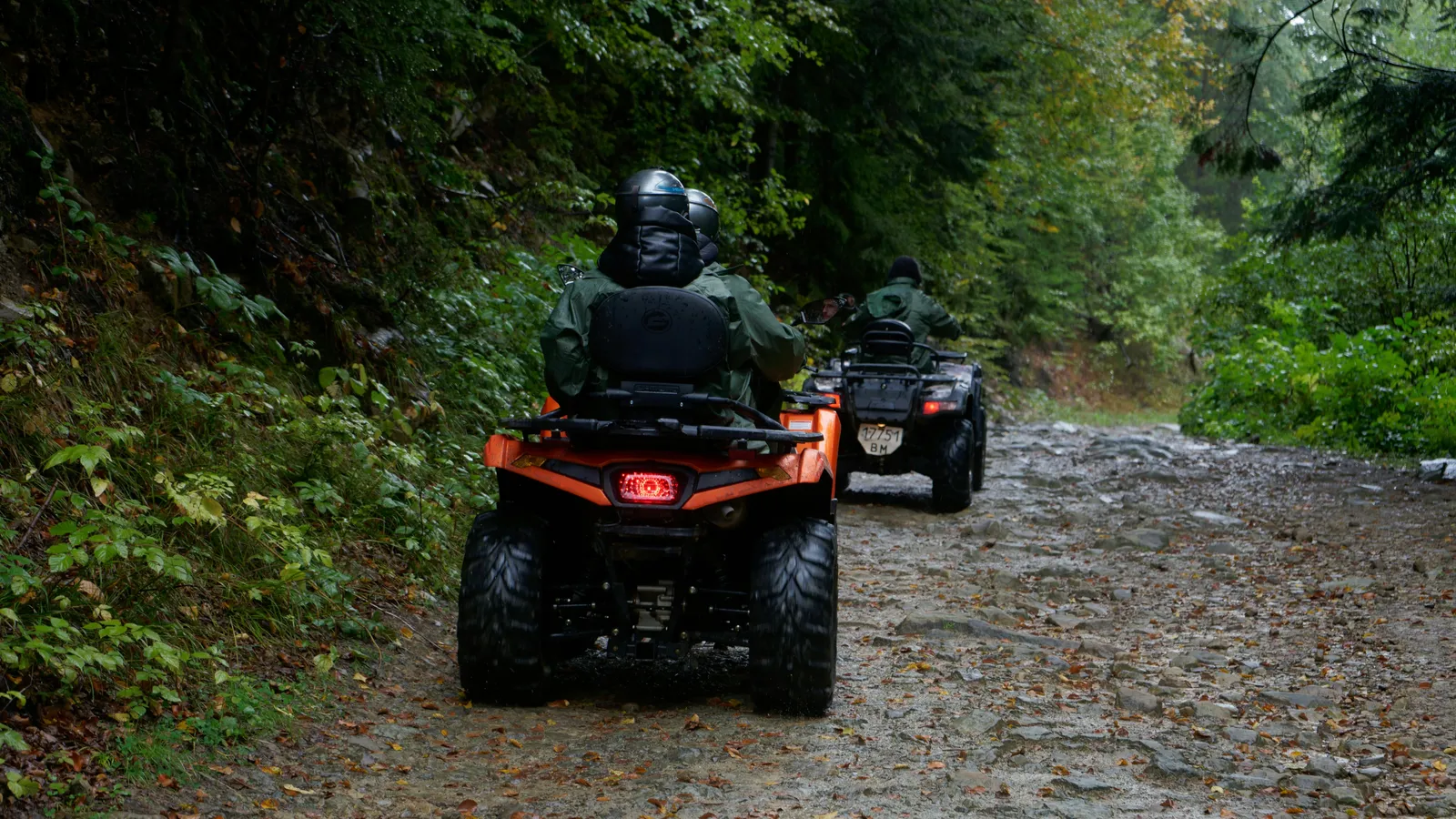 Accesul la Focul Viu din Buzău, blocat din cauza disputelor legale și a turiștilor cu ATV-uri
