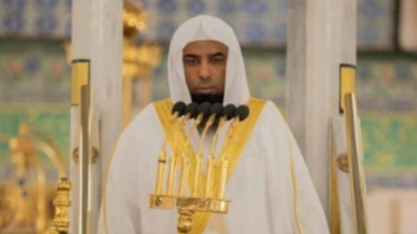 خطيب المسجد النبوي يدعو لحفظ الأمن والحذر من دعاة الفتن