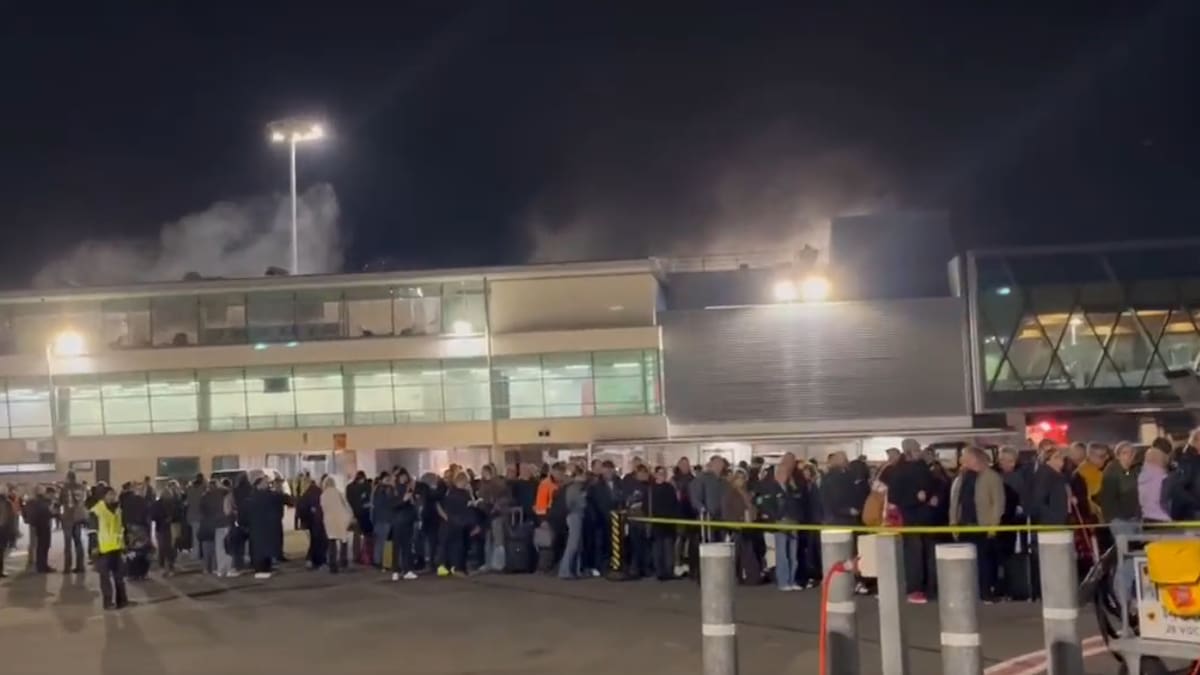 Wellington Airport Resumes Flights After Terminal Fire