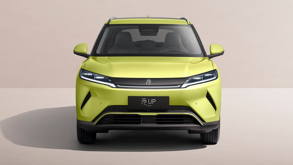 BYD Yuan Up 2027 : la Chine se gave à 9 700 €, pendant que Nicolas paie le plein chez nous