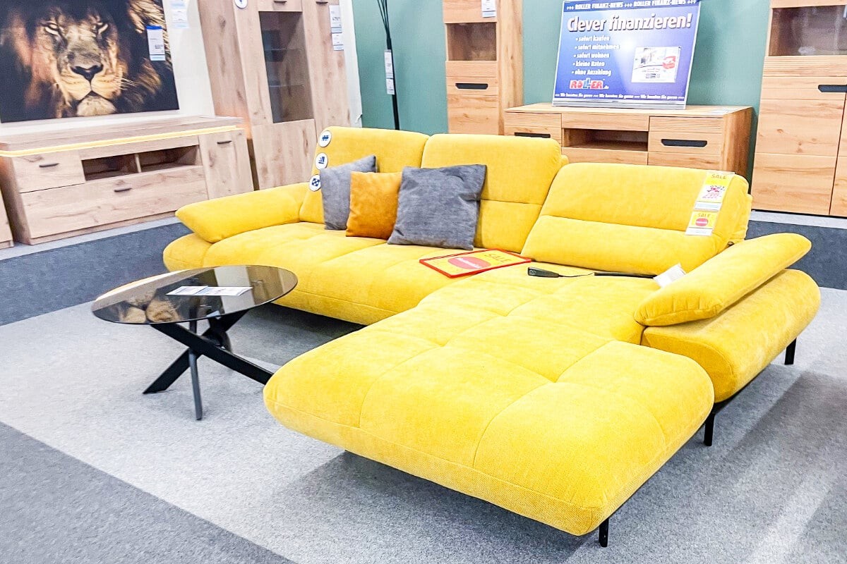 ROLLER Herbstaktionen 2026: Rabatte auf Sofas, Küchen und mehr