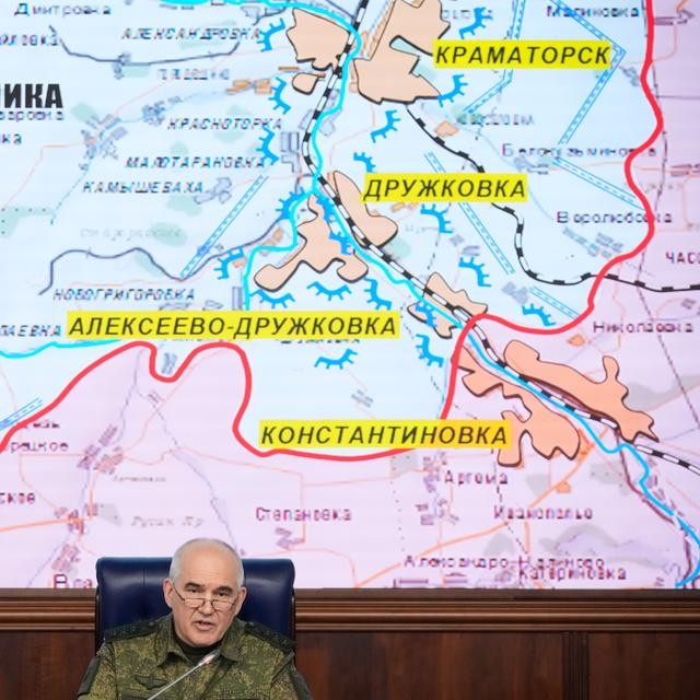 Ukraine frappe Saint-Pétersbourg et nie la perte de Kostiantynivka