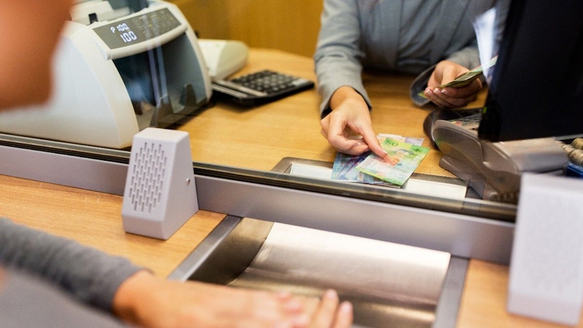 El peso mexicano se tambalea y ya se siente en el bolsillo: ¿qué significa para América Latina?