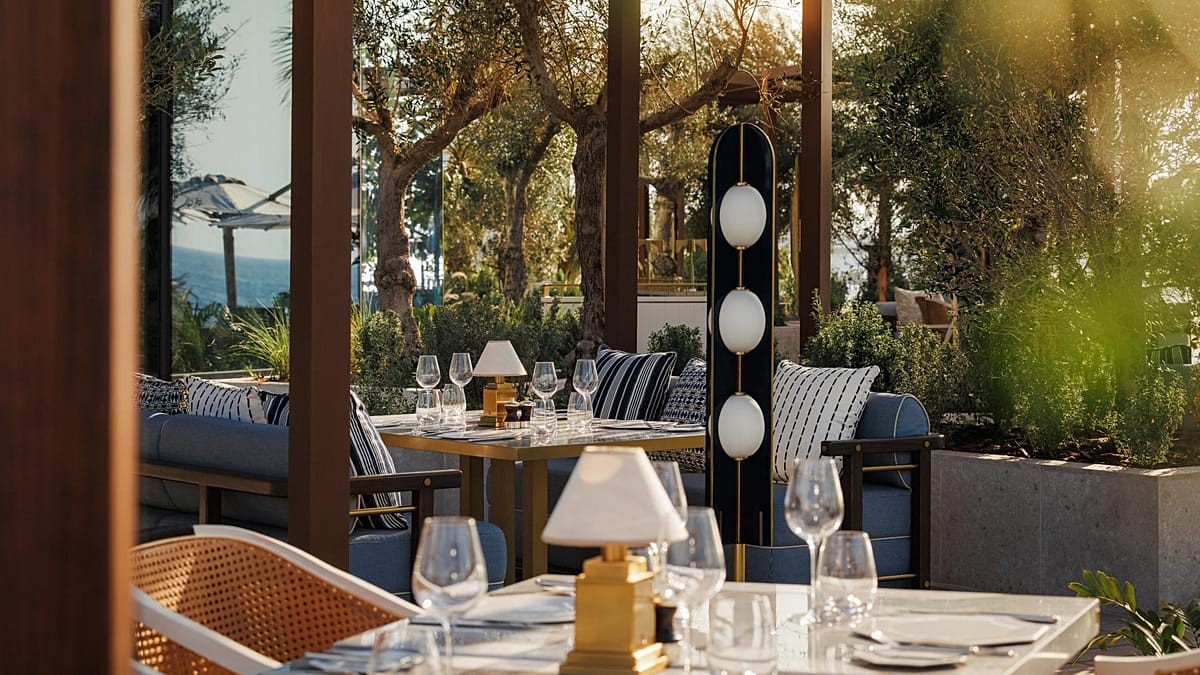 Petits déjeuners d’hôtel : le grand festin des élites déconnectées ?