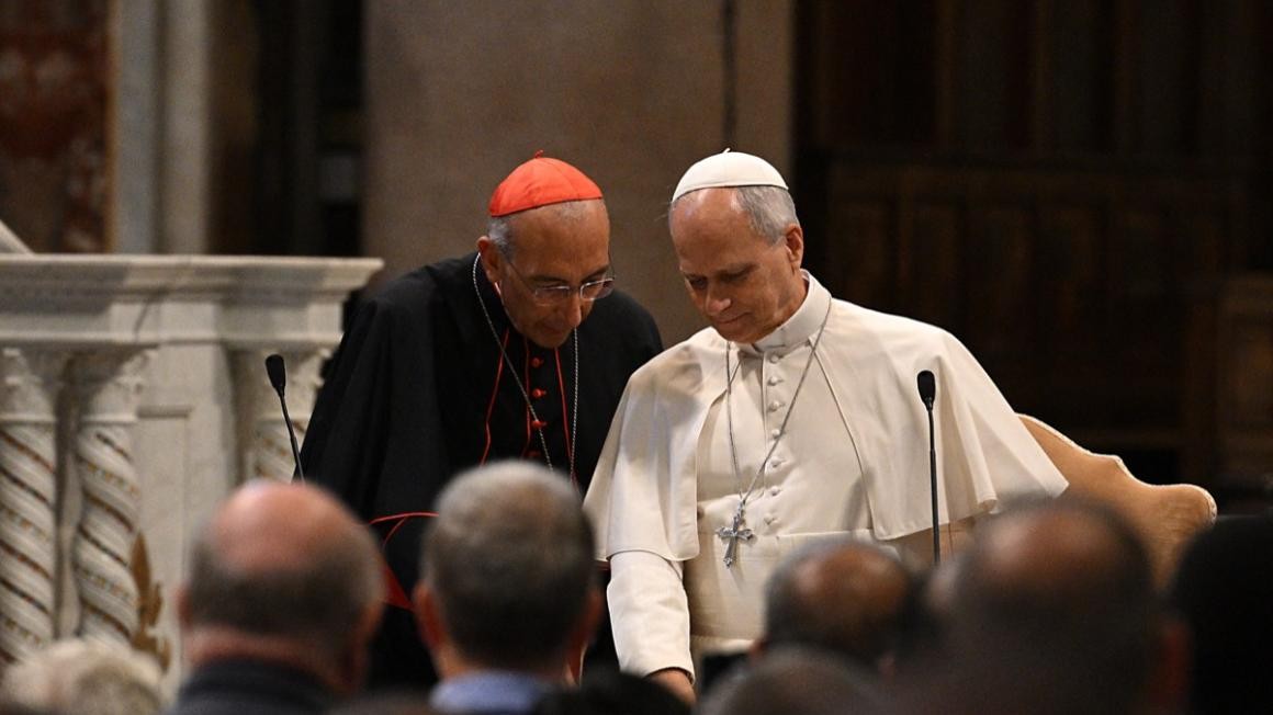 Prêtre à l'Élysée : la loi française le permet, mais l'Église hésite