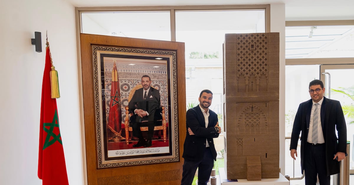 Innovation marocaine: la Tour Hassan sublimée en carton