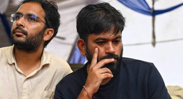 अभिजीत दीपके के माता-पिता का बयान: बेटे की चिंता है, पर आंदोलन से पीछे हटने को नहीं कहेंगे