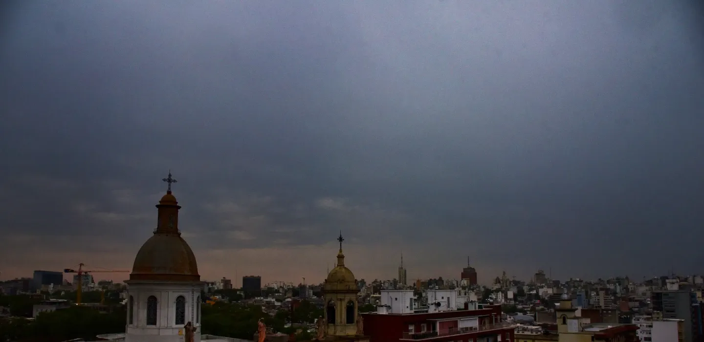 Domingo de tormentas en Uruguay: Inumet anticipa lluvias, nieblas y ráfagas de hasta 60 km/h