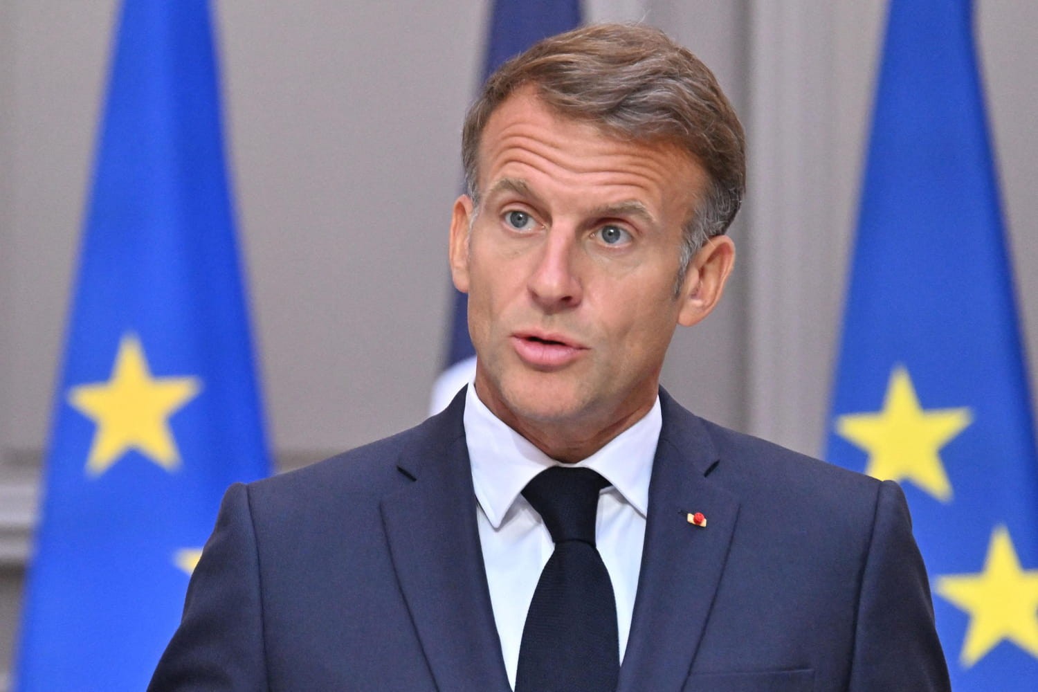 Macron face aux crises : le locataire de l'Elysée joue son va-tout sur TF1 et France 2