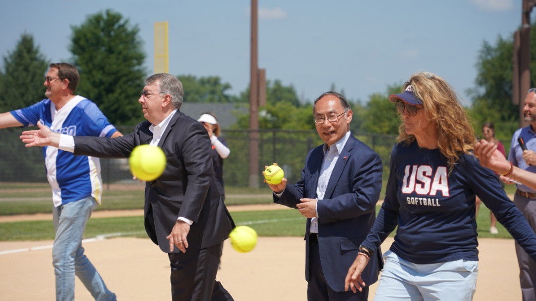 Iowa hosts Shanghai youth for softball and cultural exchange
