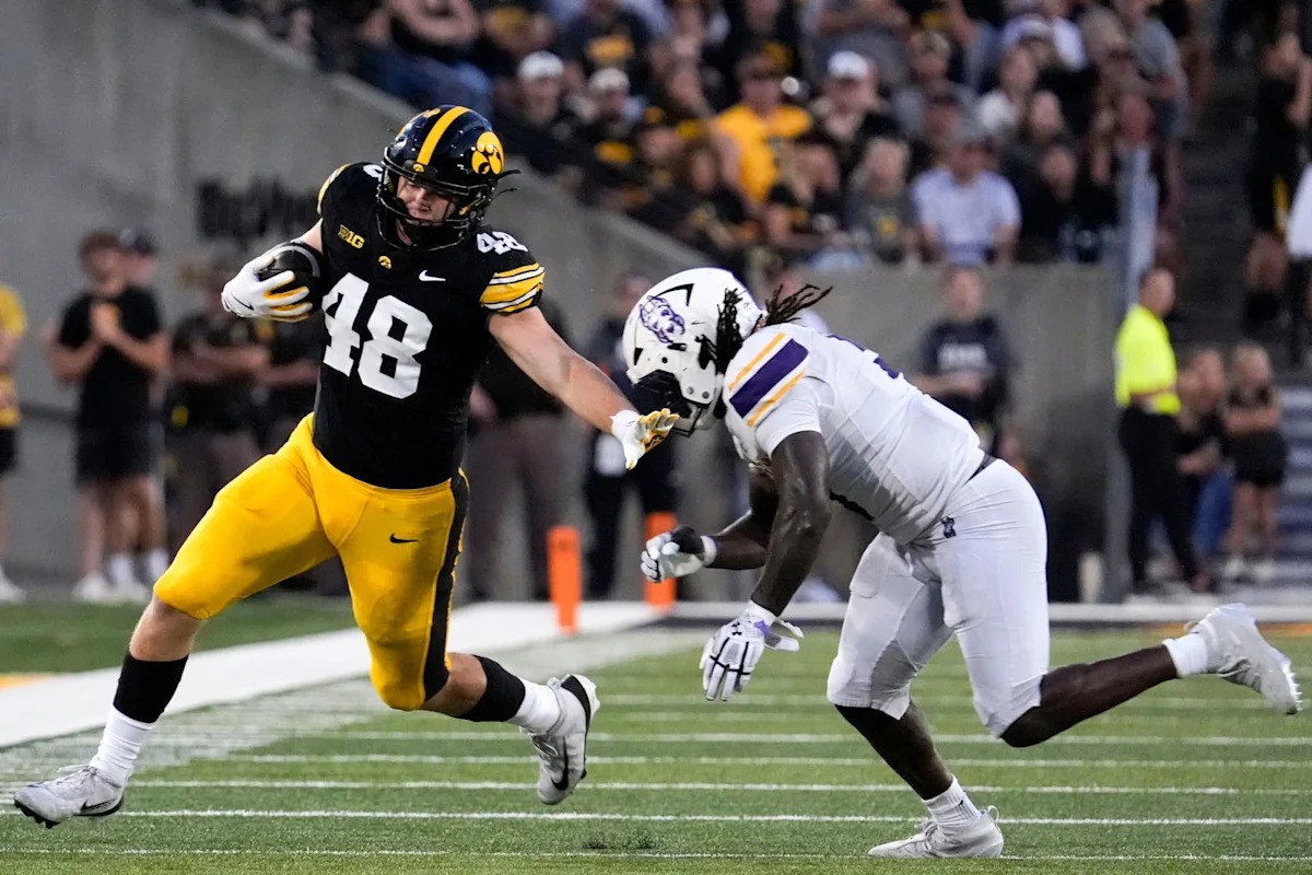 Iowa Hawkeyes Tight End Zach Ortwerth Poised for Key Role in 2026