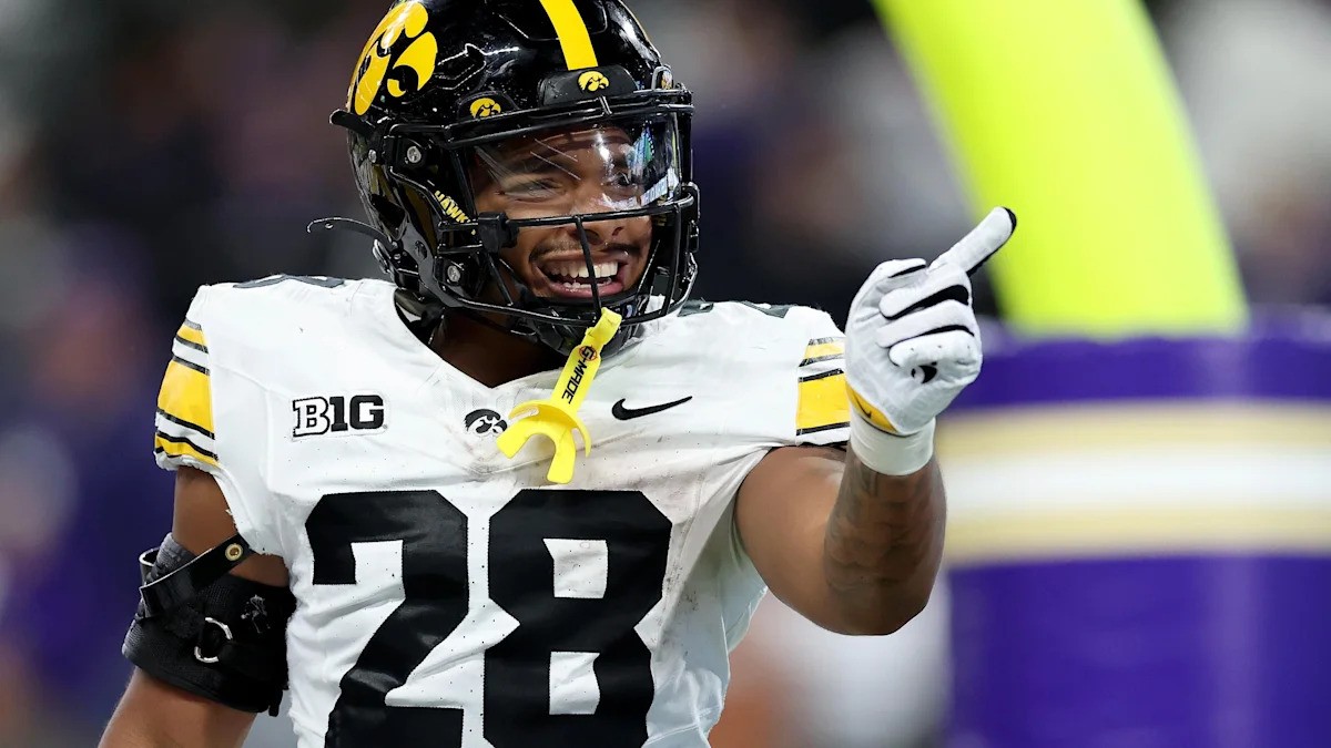 Iowa Hawkeyes Smash Washington 41-24, End West Coast Woes With Dominant All-Around Win