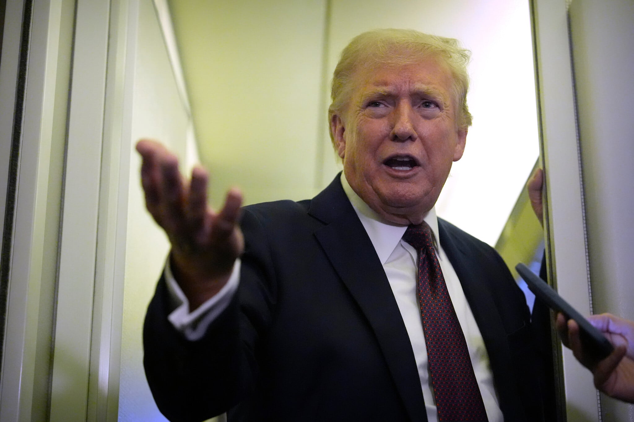 Trump's Iran War Strategy Faces Political Headwinds