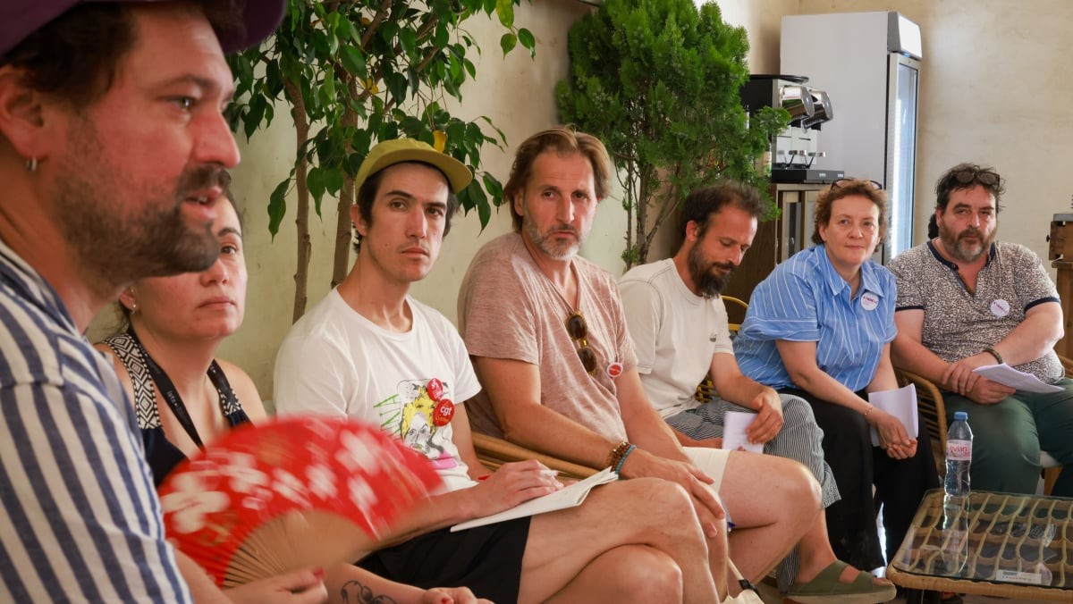 Avignon : les saltimbanques pleurent dans leurs subventions, la ministre rit