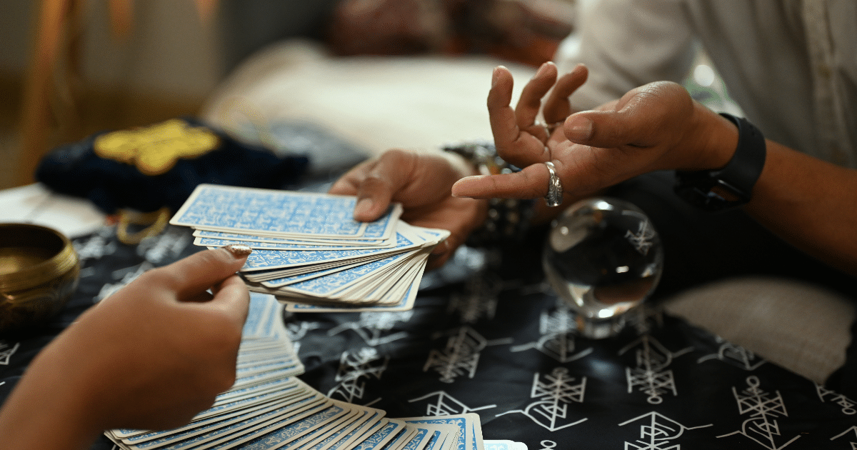 Tarot de 19 de setembro: previsões revelam mudanças e conquistas para os 12 signos
