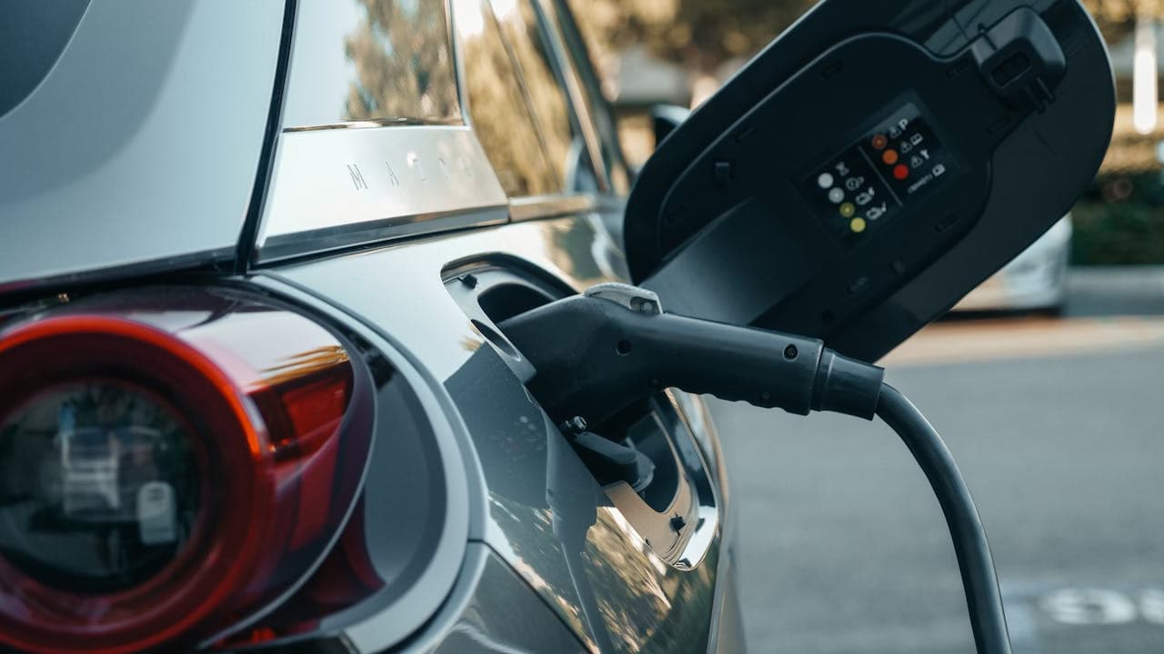 Électrification des flottes : dispositifs publics d'aide
