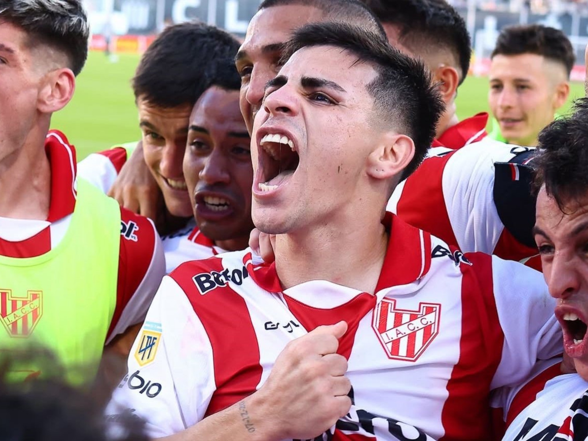 Instituto, el puntero que enamora: solidez, juventud y un Alex Luna que deslumbra