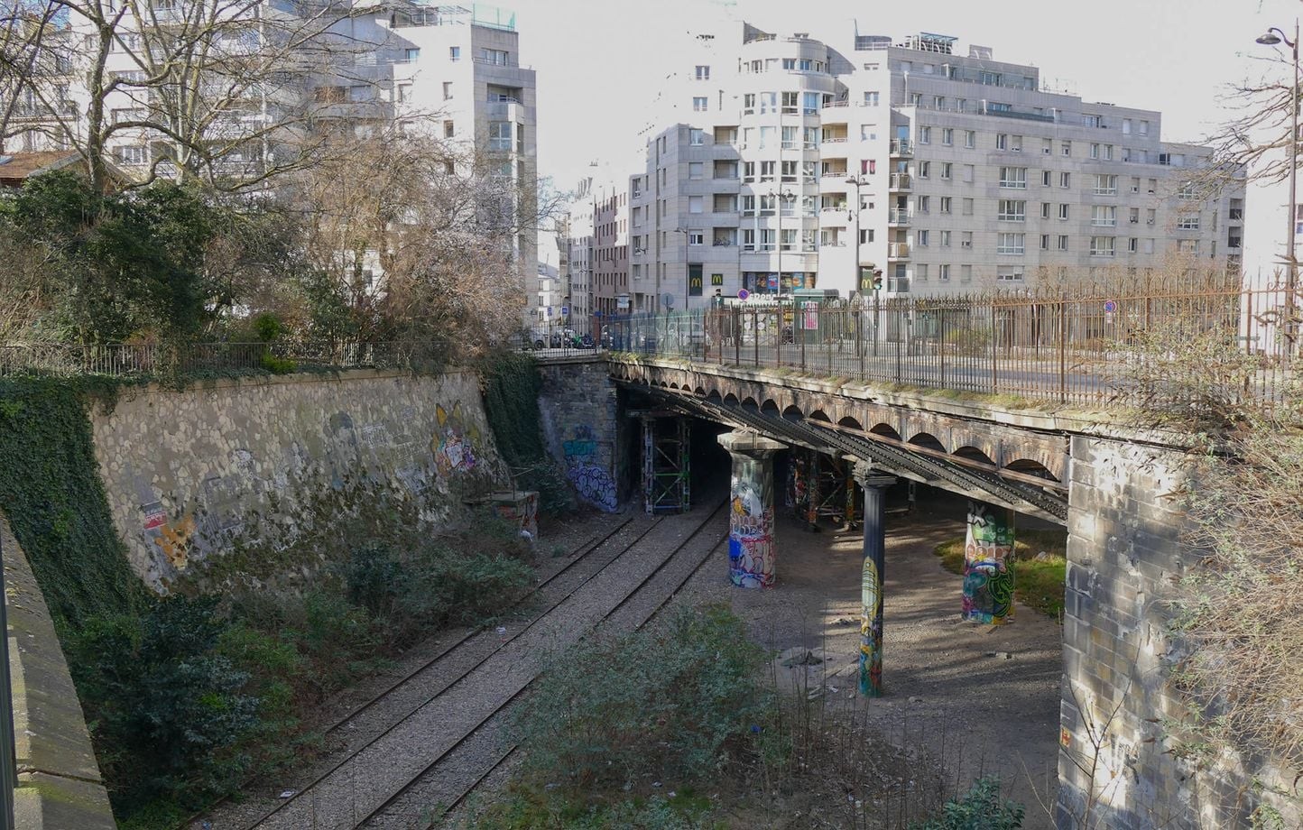 Féminicide d’Assia à Paris : un procès qui interroge les violences conjugales et l’effondrement des valeurs