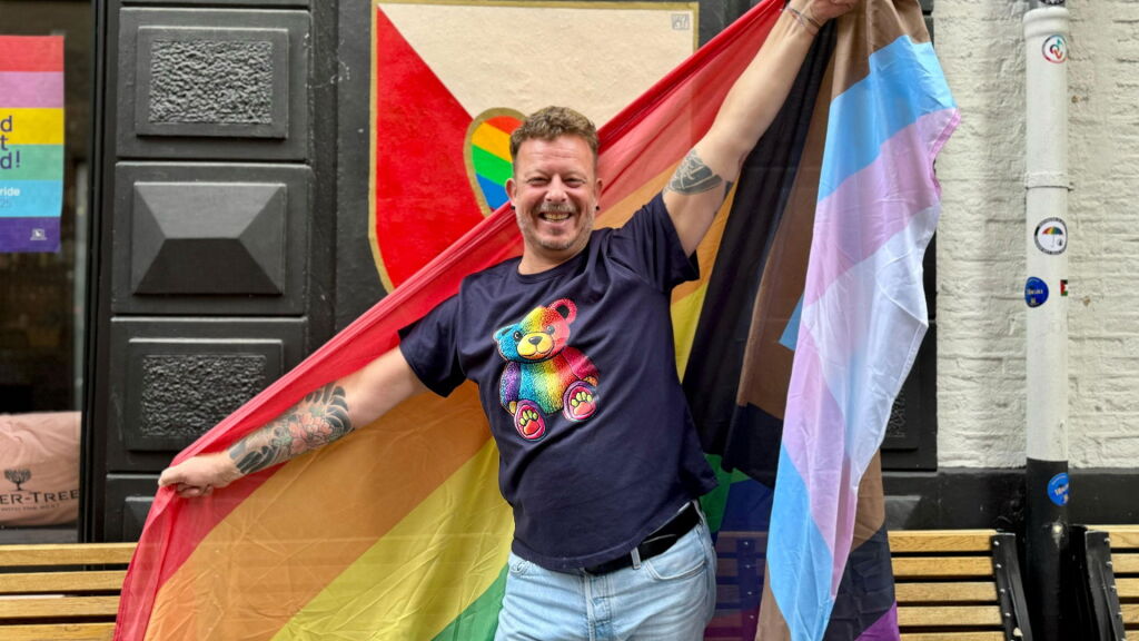 Utrechtse queer-ondernemer draagt Café Kalff over na 15 jaar