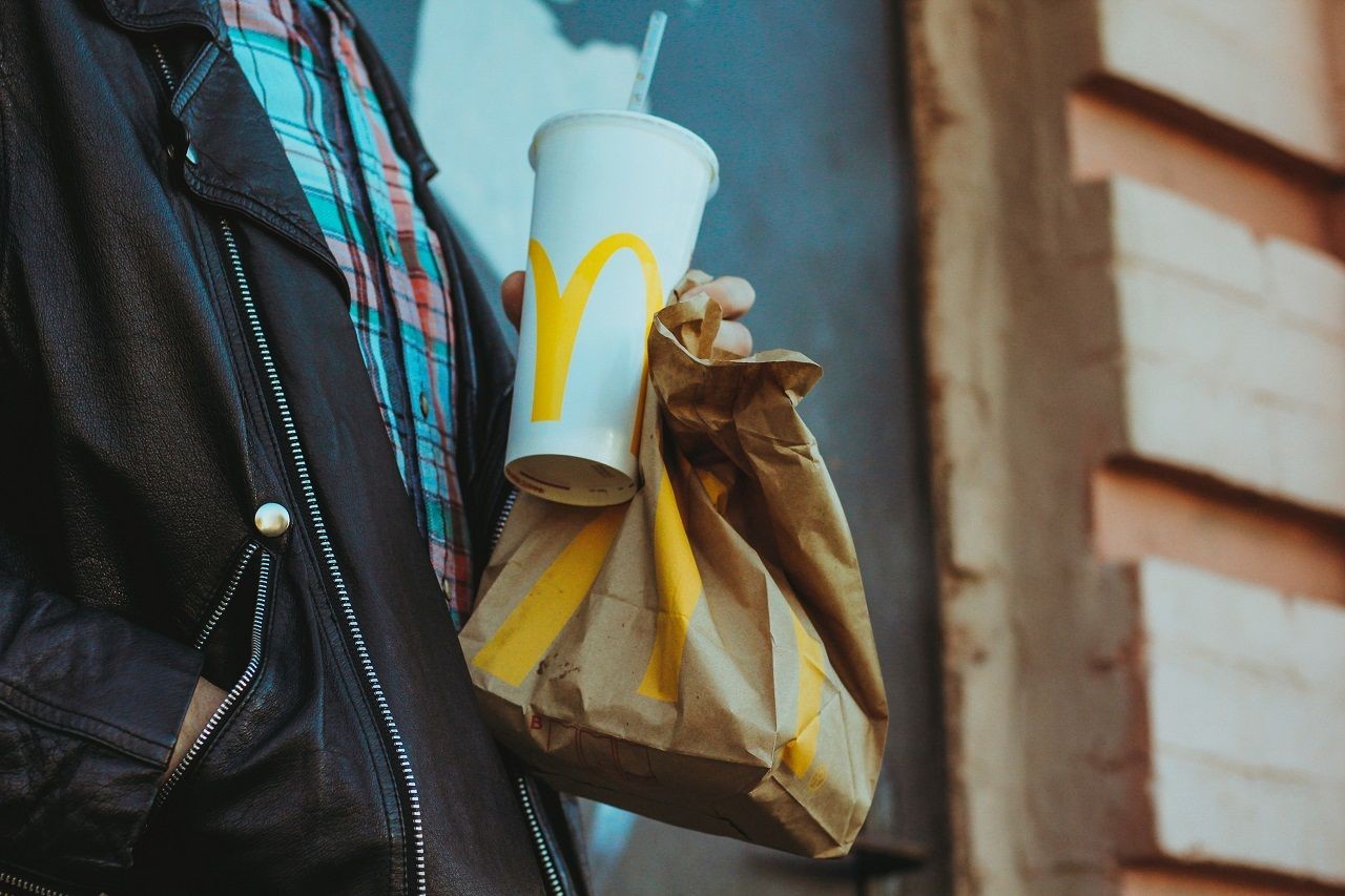 McDonald's sous pression : l'inflation freine la fréquentation et fait chuter le cours de l'action