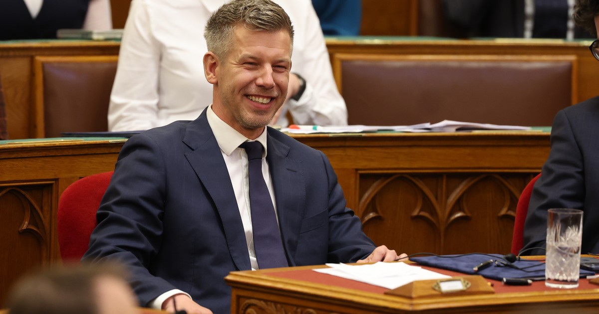 Magyar Péter behódol Brüsszelnek, Rogánt és Lázárt veszi célba