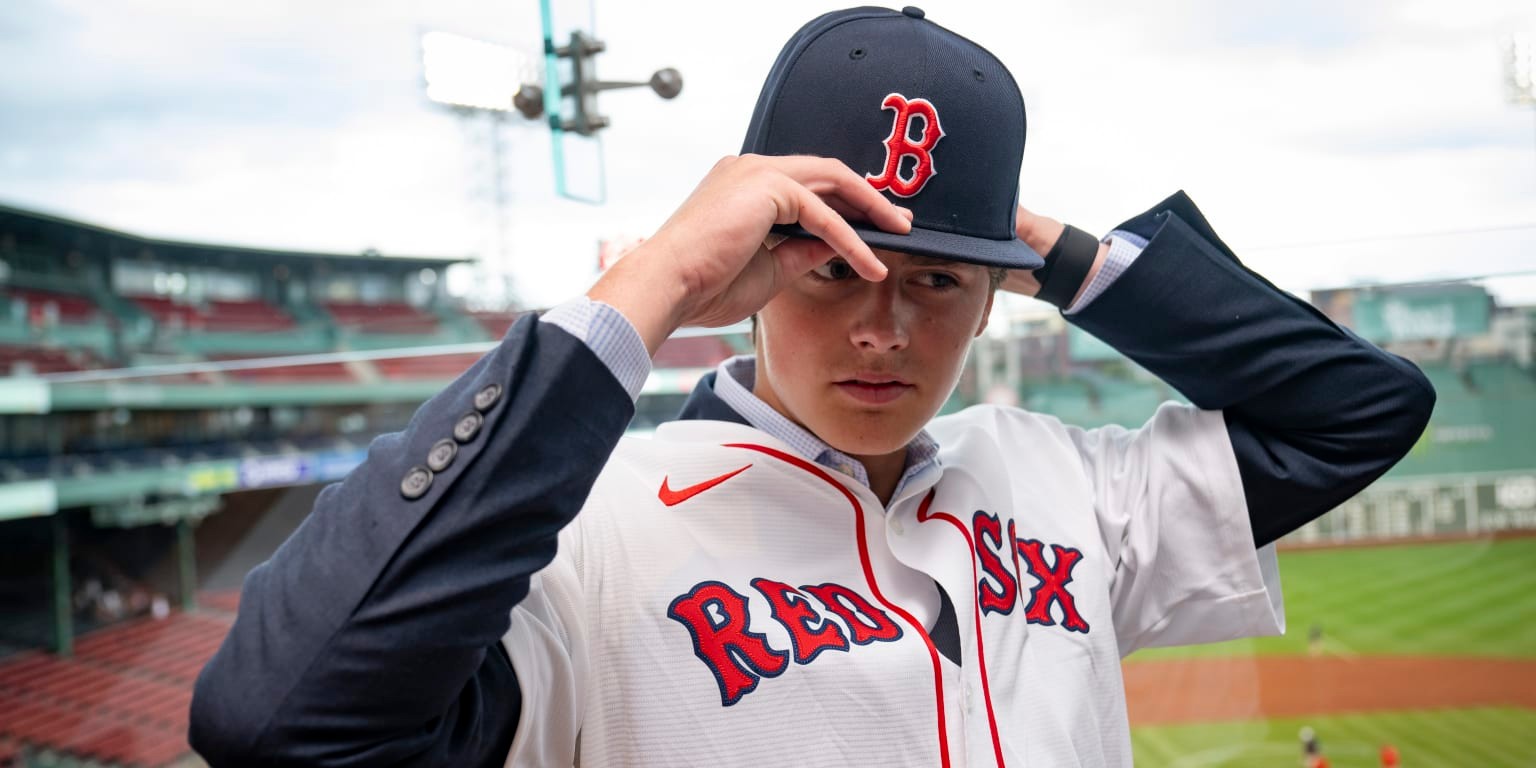 Iowa recruit LaFavor signs record bonus with Red Sox, bypasses Hawkeyes