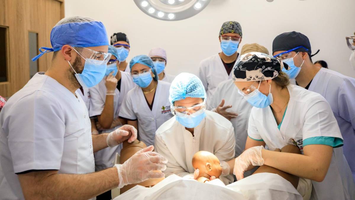 Universidad privada invierte millones en simuladores médicos
