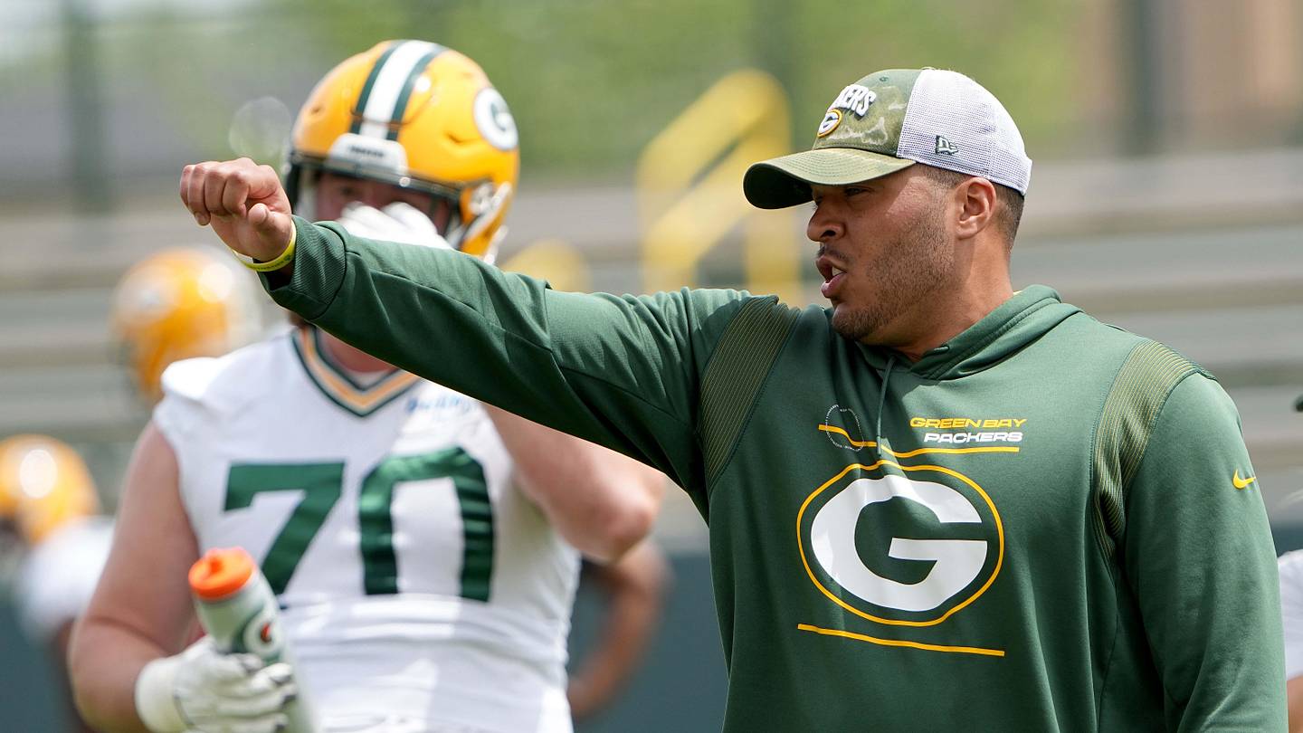 Iowa's Ryan Mahaffey Rises From UNI to Eagles Coaching Role