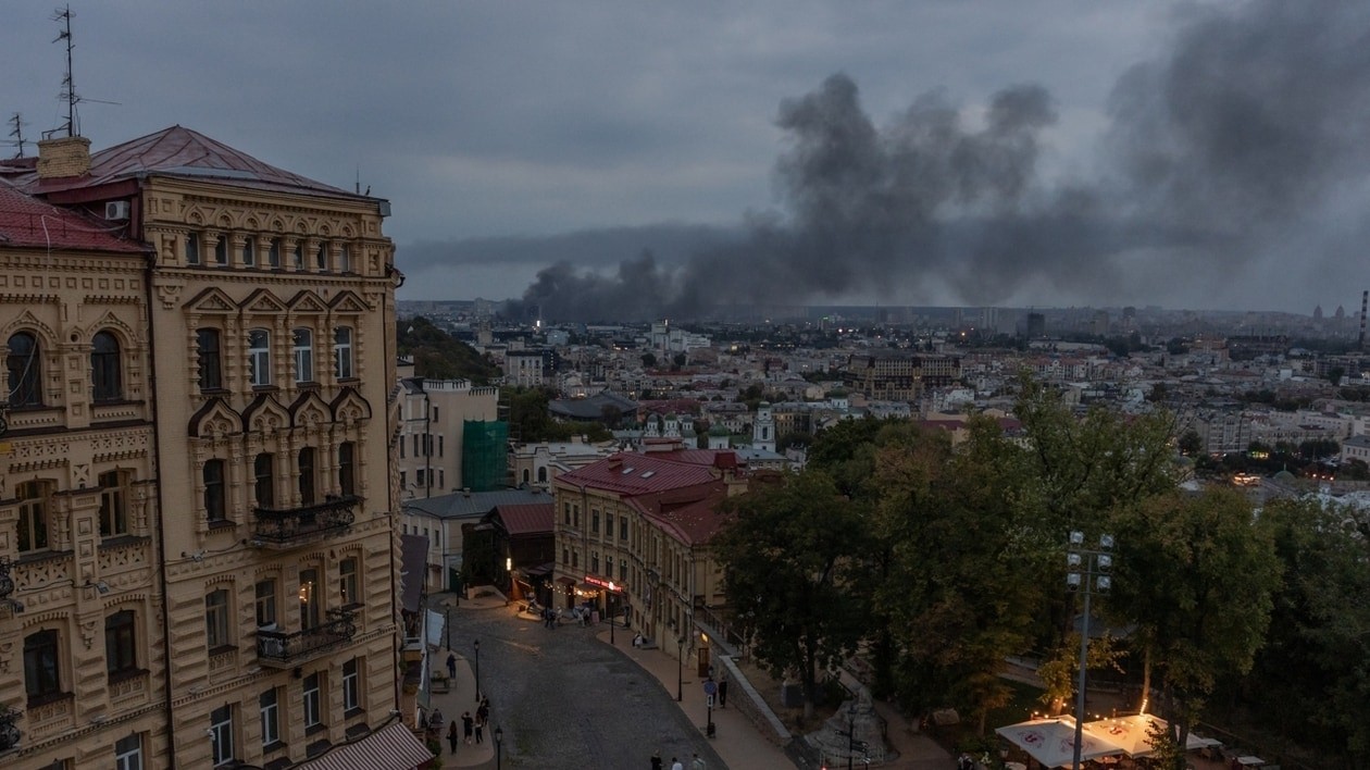 Guerre en Ukraine : les alliés dénoncent une stratégie russe de division, trois morts dans une frappe