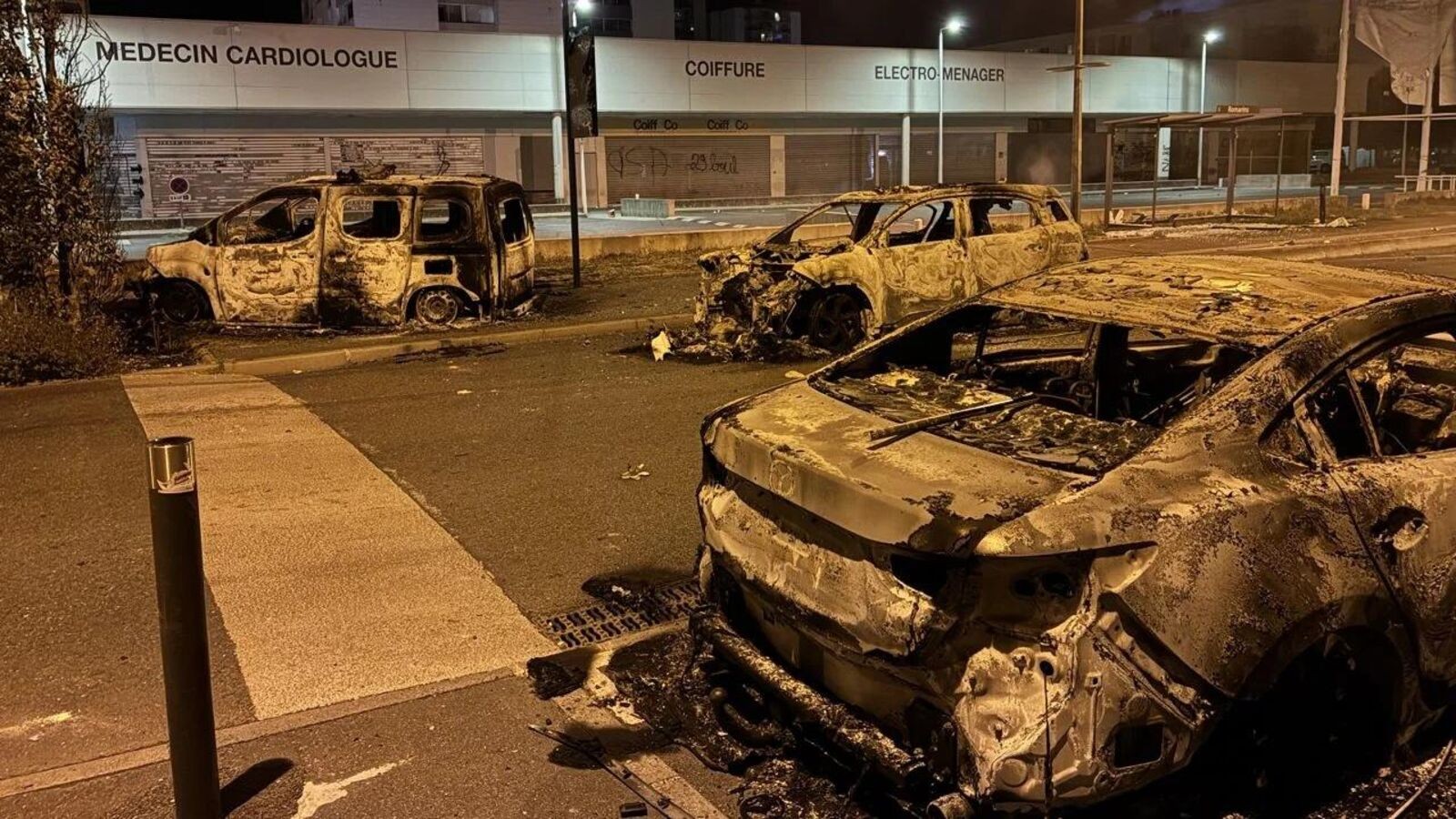 Saint-Pierre-des-Corps : la nuit des pavés, des cocktails Molotov et des excuses