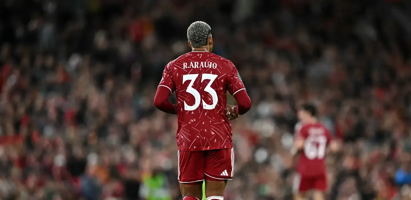 Araujo y Bentancur se cruzaron en Anfield: el Liverpool de Iraola hunde al Tottenham de De Zerbi
