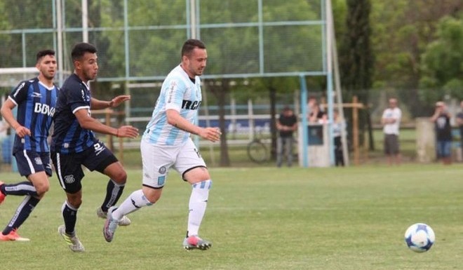 Ex Racing ficha en equipo de Messi y Suárez en Uruguay