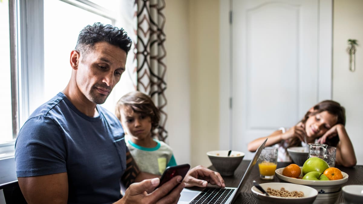 Screen Time Crisis: Kiwi Parents Missing 3 Years of Kids' Lives