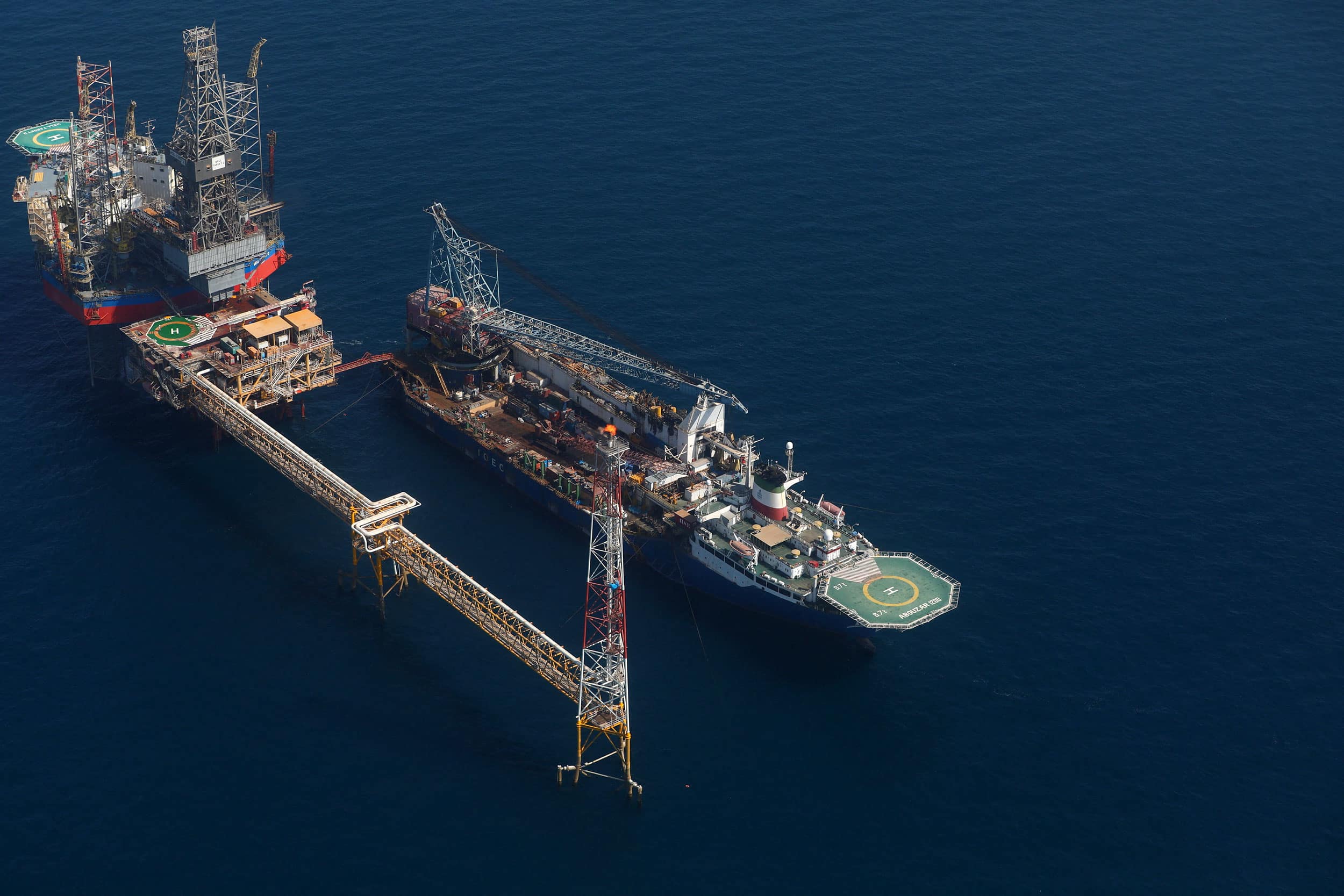 Iran Faces Trump Deadline Over Hormuz Strait Blockade