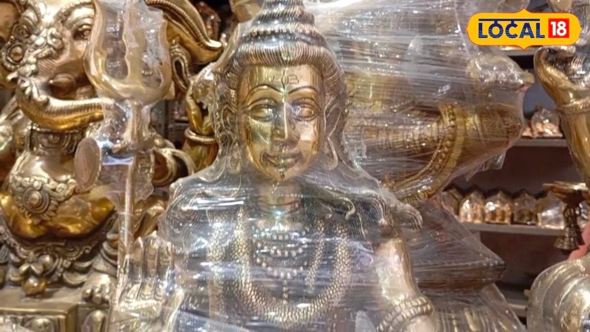 सावन में भोलेनाथ की यह मूर्ति क्यों बन रही है खास? मुरादाबाद की पीतल कला का अनोखा संगम
