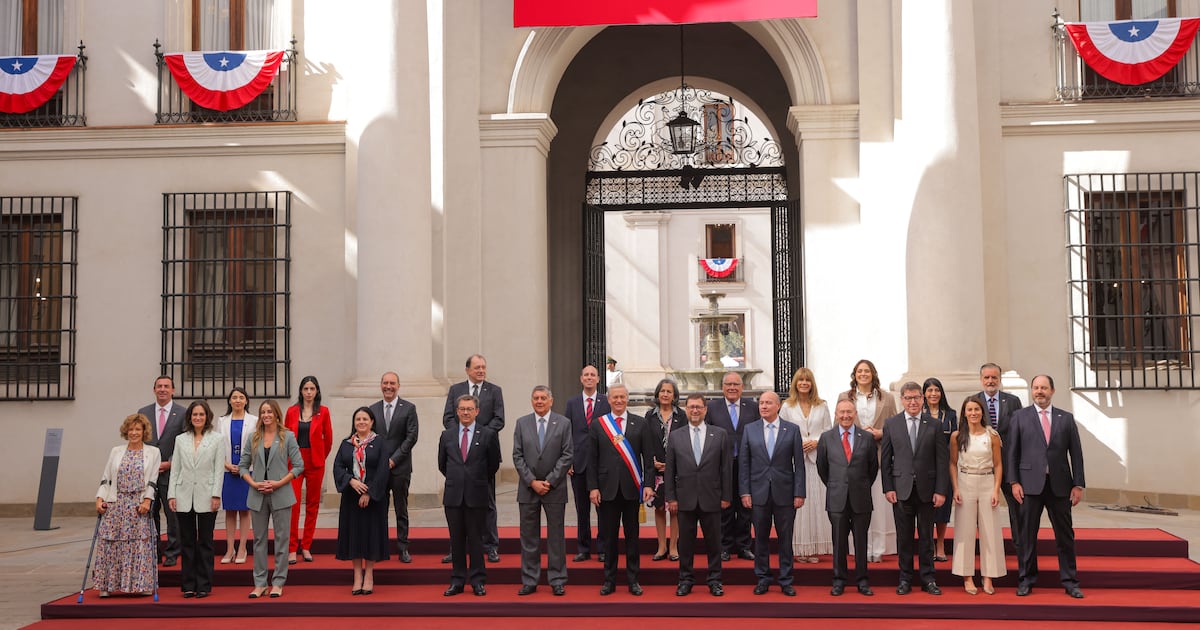 Gobierno restaura orden constitucional frente al caos progresista