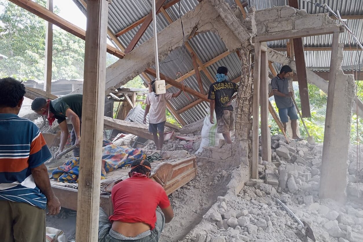 Indonezijos Floreso salą supurtė galingas žemės drebėjimas: žuvo 20 žmonių