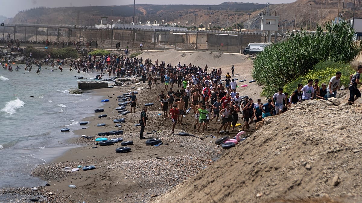 Crise migratoire à Ceuta : l’Italie menace de suspendre Schengen avec l’Espagne