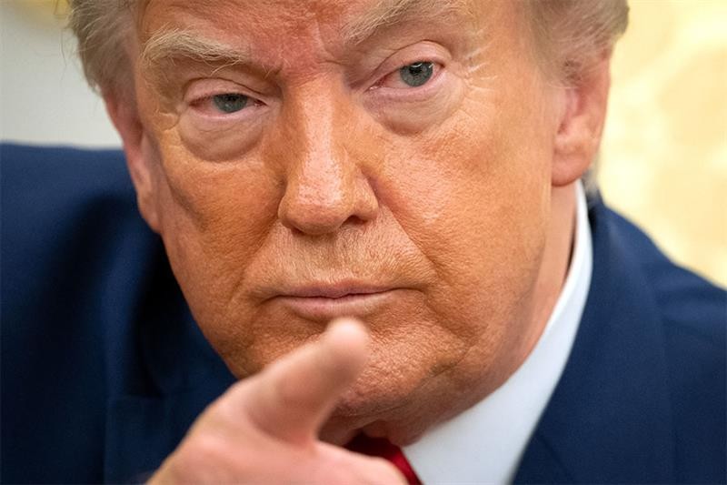 Trump Threatens Iran’s Bridges and Power Plants as Hormuz Crisis Deepens