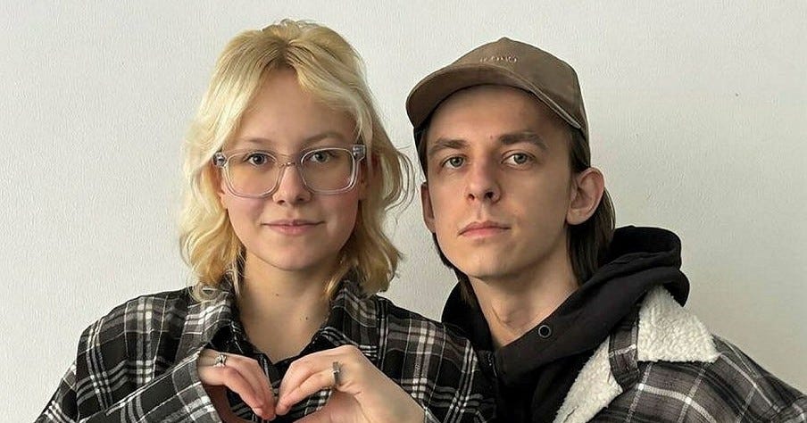 Rysk gatumusikgrupp söker asyl efter förföljelse för antikrigslåtar