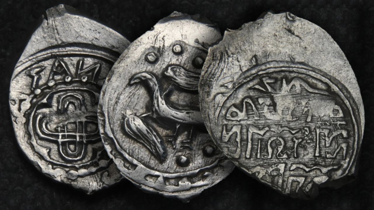 Comoară de 600 de ani: 2.600 de monede de argint descoperite în Rusia