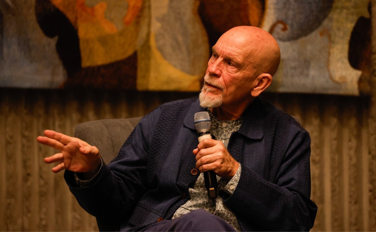 John Malkovich en la UNAM: un grito contra la ceguera de un mundo que no quiere ver