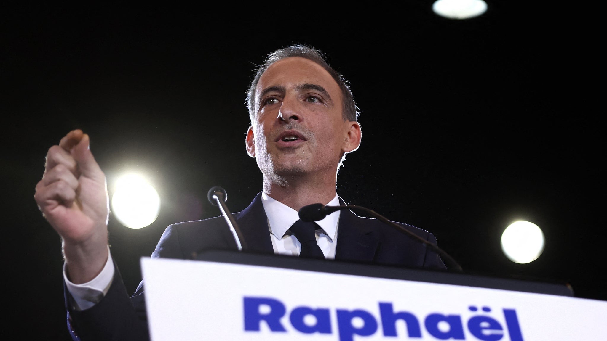 Le PS enterré par Glucksmann : le stagiaire devient patron, et tout le monde trouve ça normal